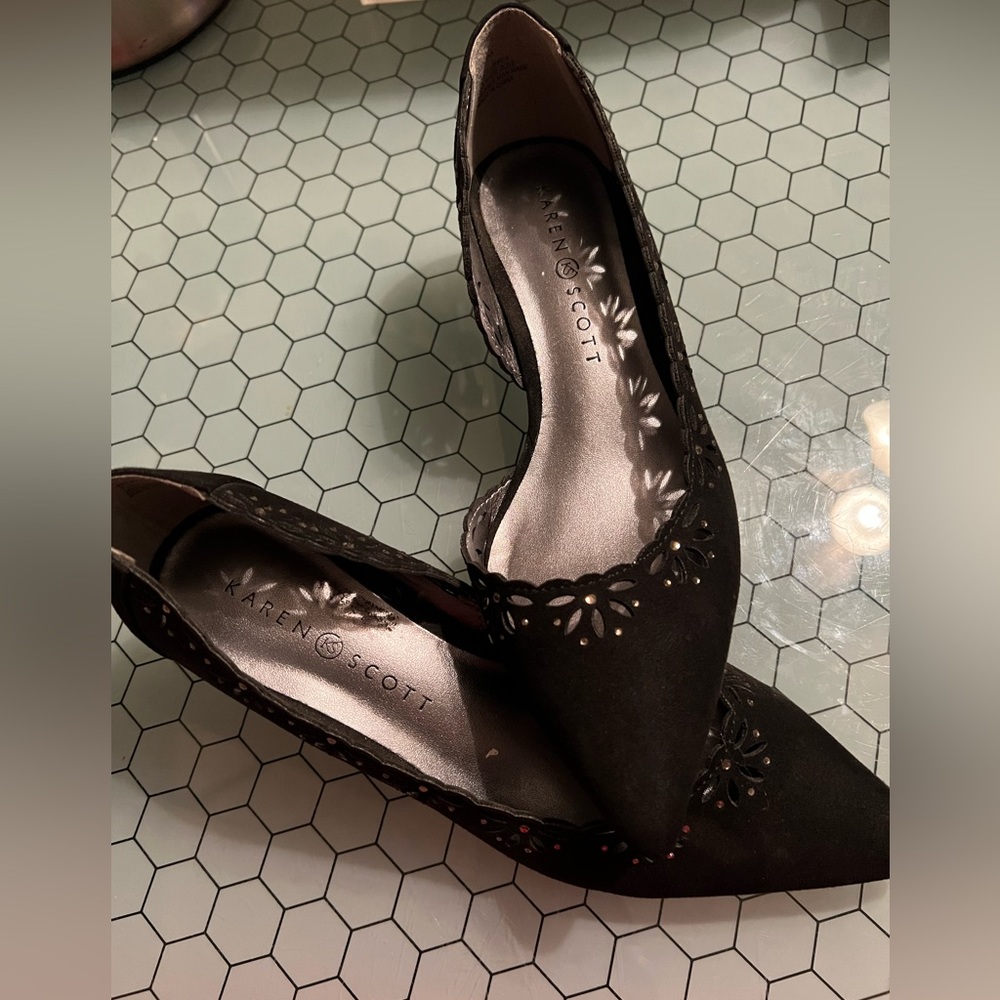 Alana Kitten-Heel Pumps in Black